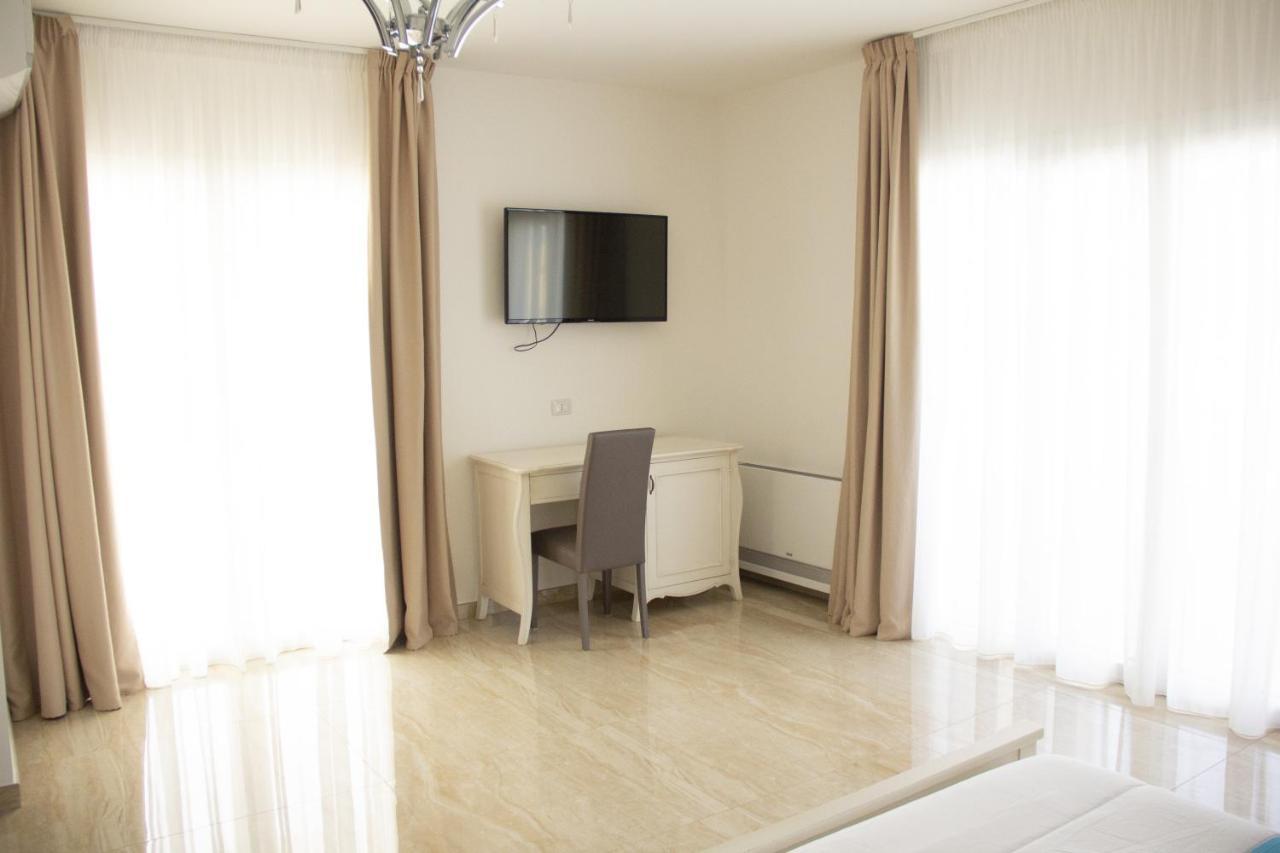 B&B Imperial Exclusive Rooms & Breakfast 포르토 세자레오 외부 사진